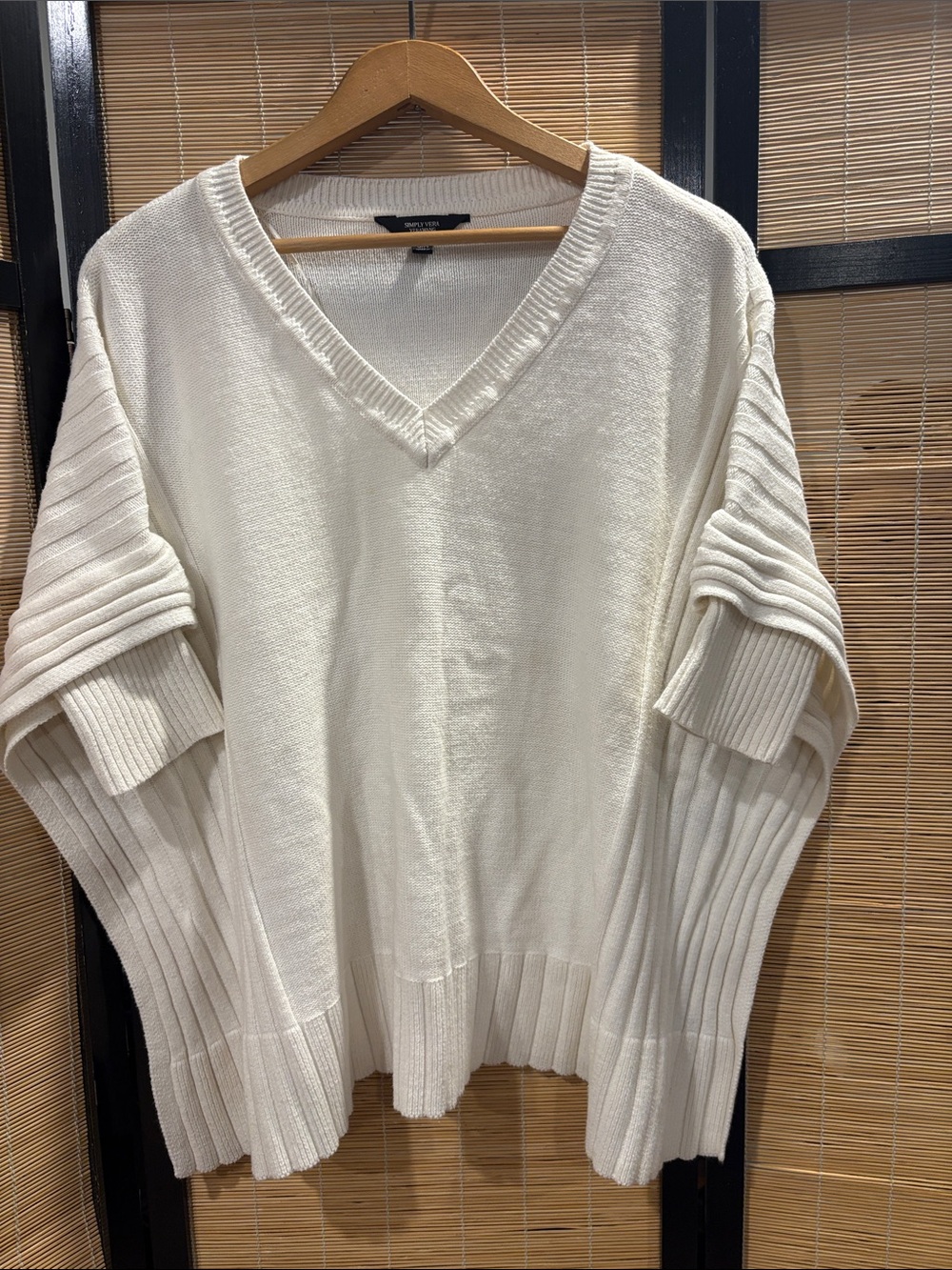 Vera Wang Cream V-Neck Ribbed-Sleeve Pullover